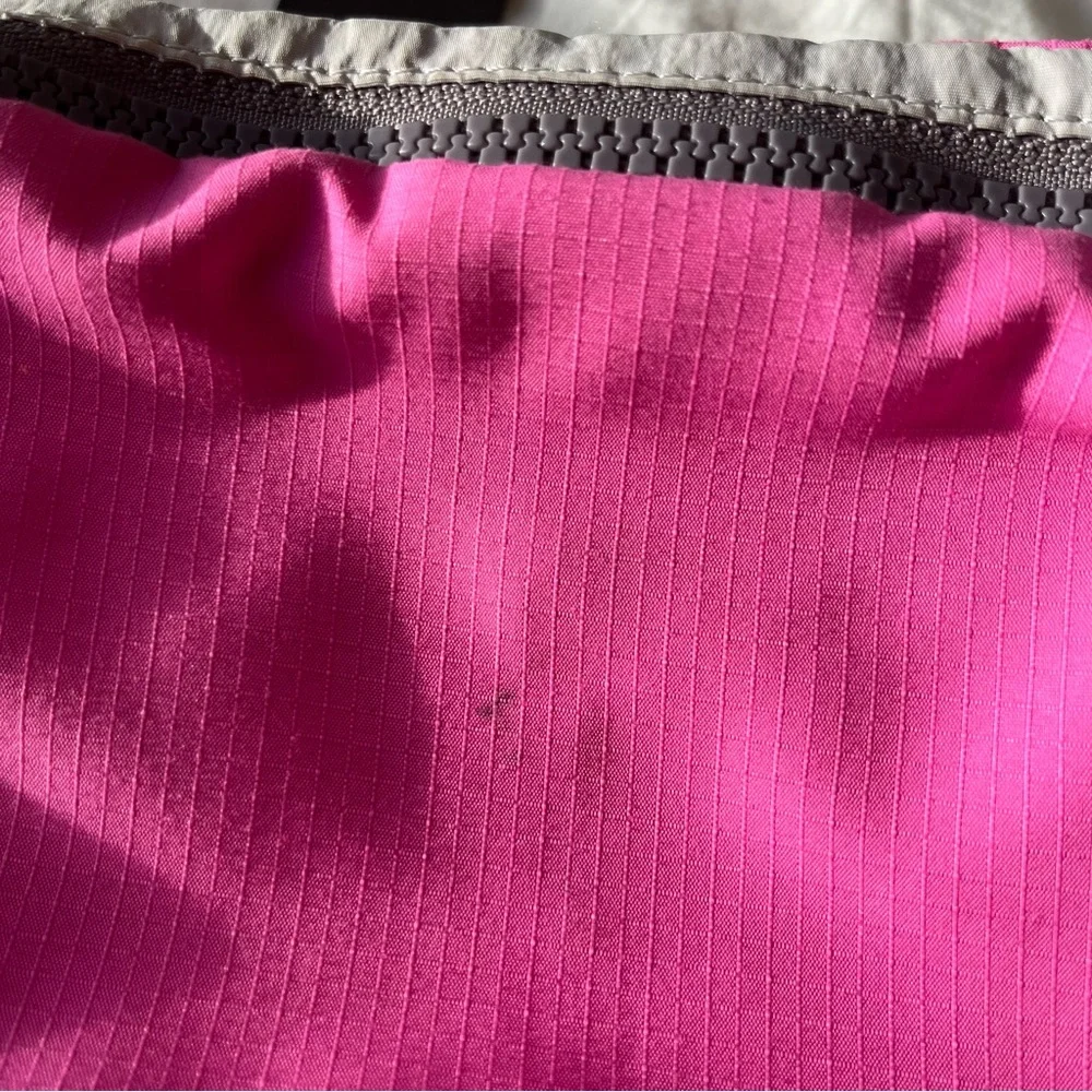 Lululemon Everywhere Adjustable Belt Bag in Pow Pink / Lunar Rock / Chrome 1L